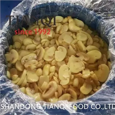 Κόψτε το μανιτάρι Champignon σε φέτες SO2 σε τύμπανα